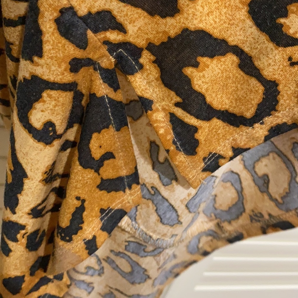 Como Vintage Boutique leopard animal print Carol Baskins short-sleeve blouse M​​ - Picture 6 of 7